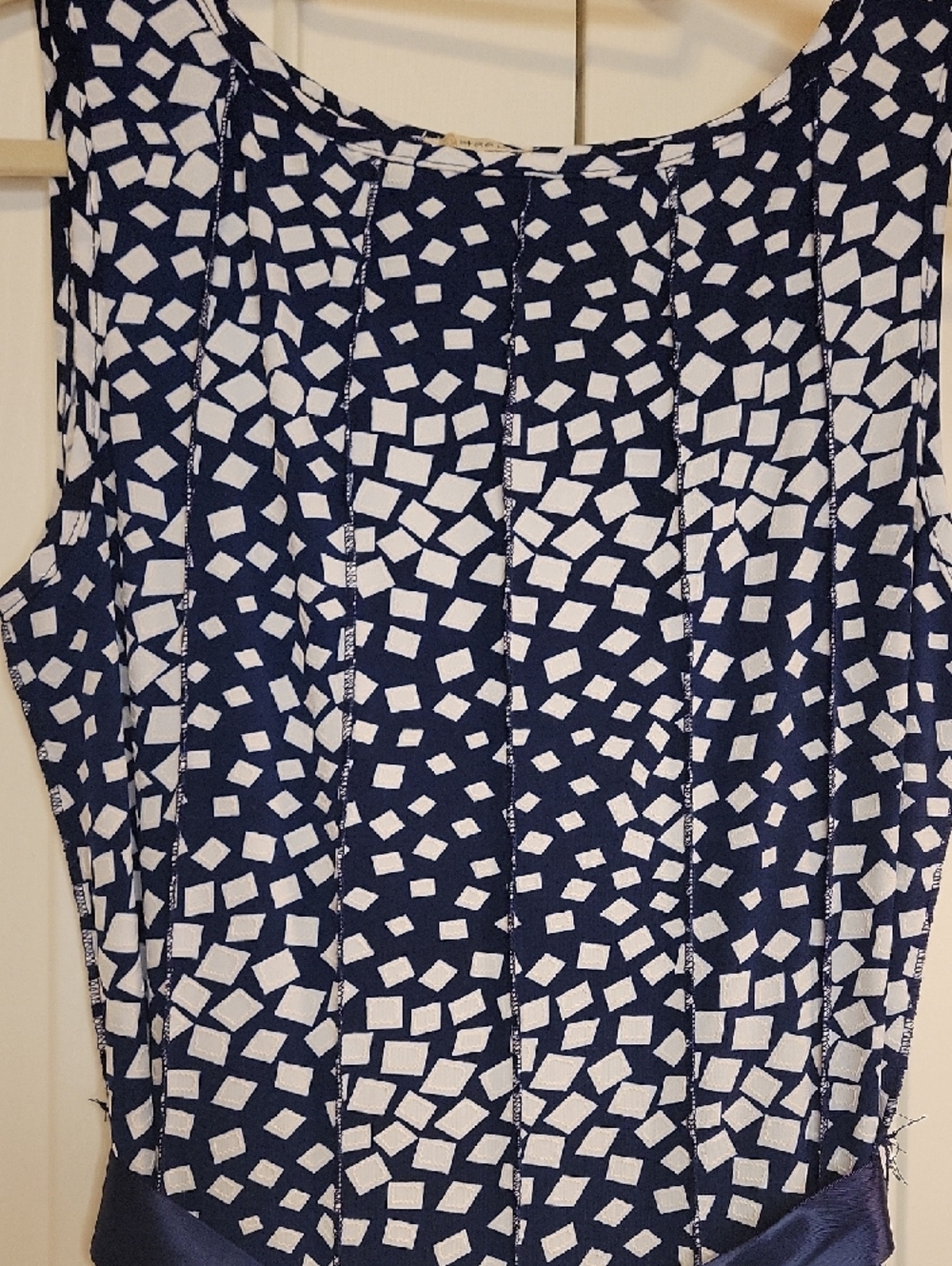 Haani Navy and White Printed Sleeveless Maxi Dress with Sash - Picture 3 of 6
